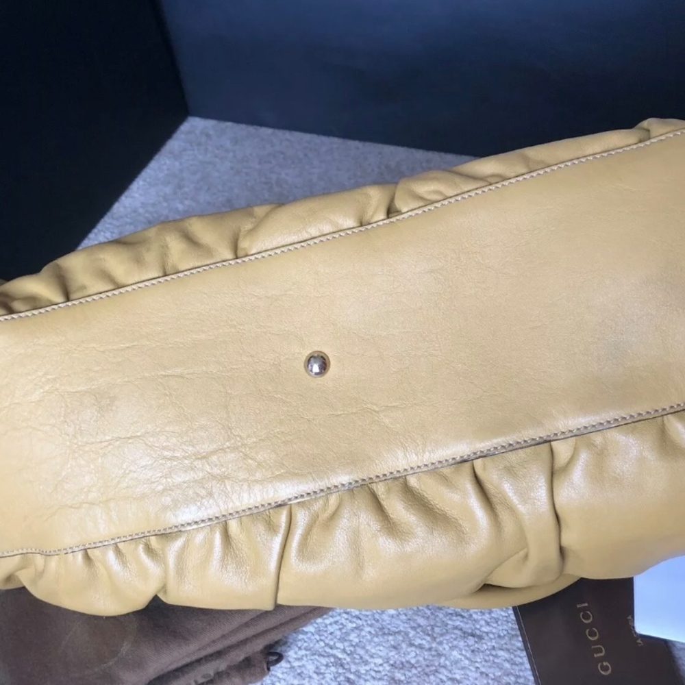 Genuine Large Gucci Leather Shoulder Bag - Picture 5 of 8